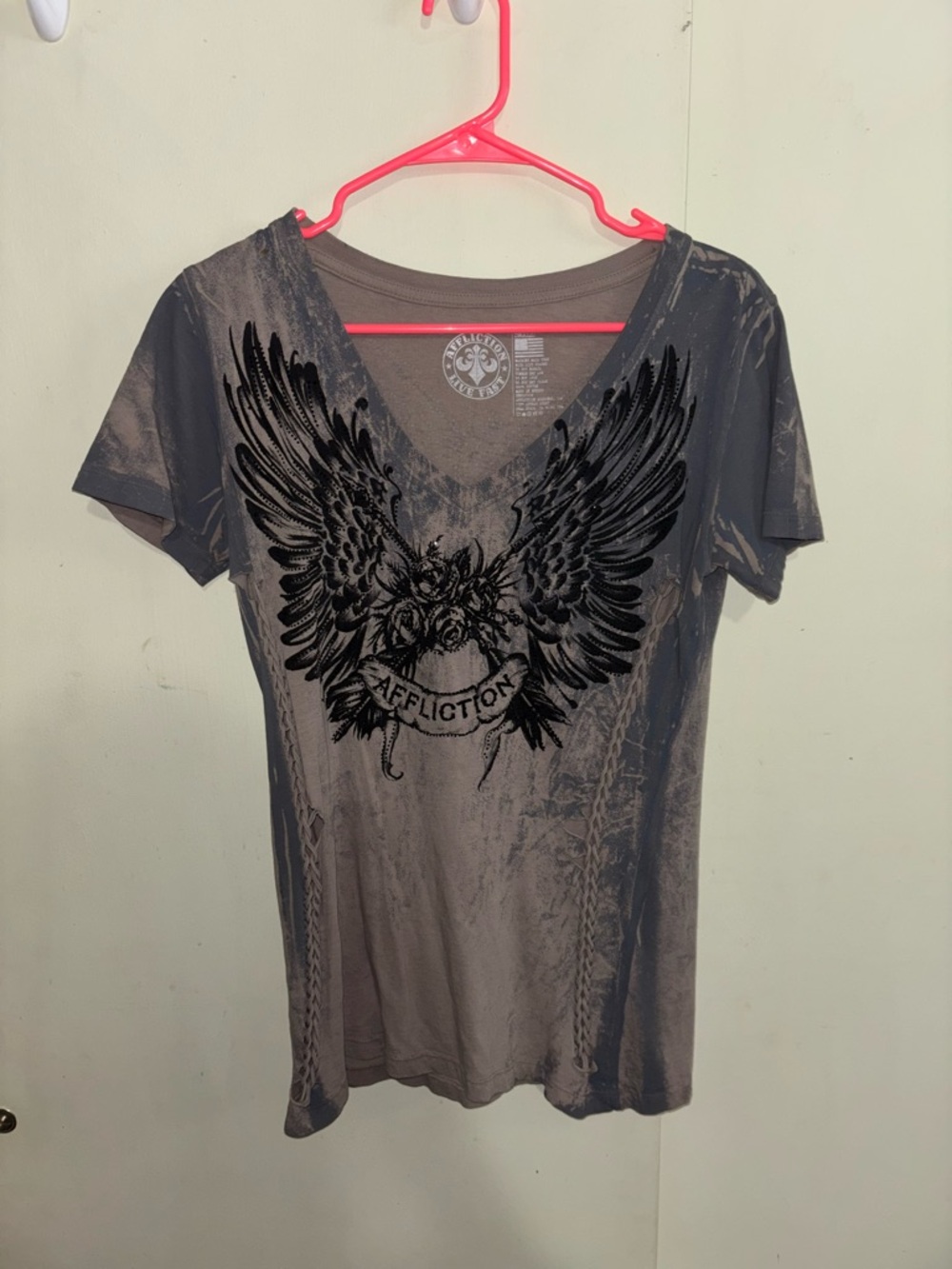Affliction Women's Taupe Gray V-Neck Wing Graphic Tee